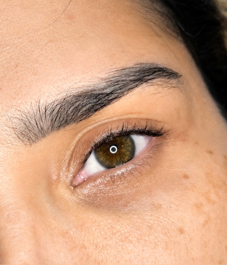 Antes de design de sobrancelhas e lash lifting