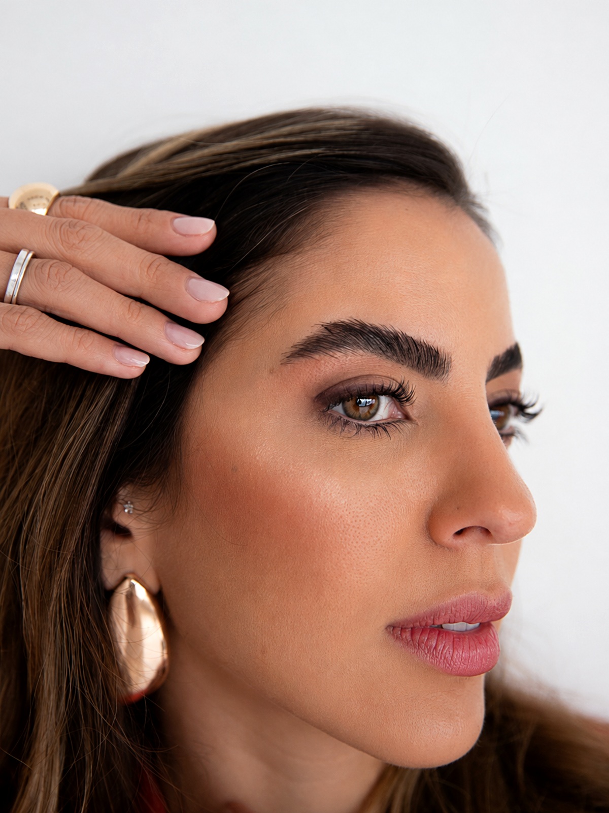 Detalhe do olhar e sobrancelha — experiência Susan Beauty